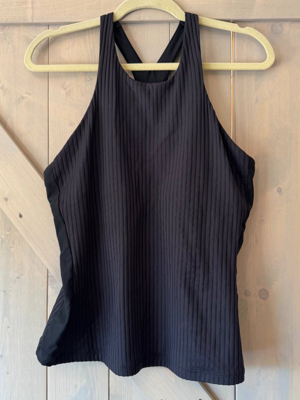 Athleta Black Tank Top with Built in Bra Vertical Texture Stripes EUC Size L